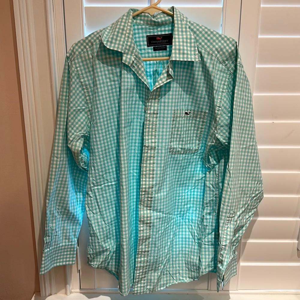 Vineyard vines green button up